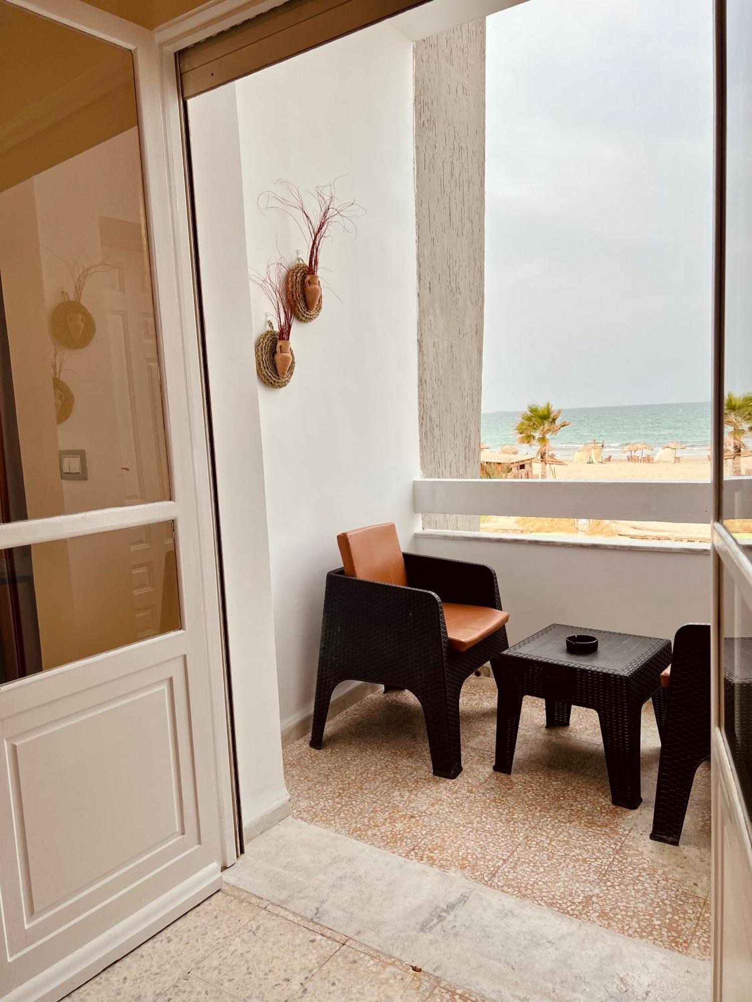 Appartement Vue De Mer Pied Dans L'Eau Gabes Exterior photo